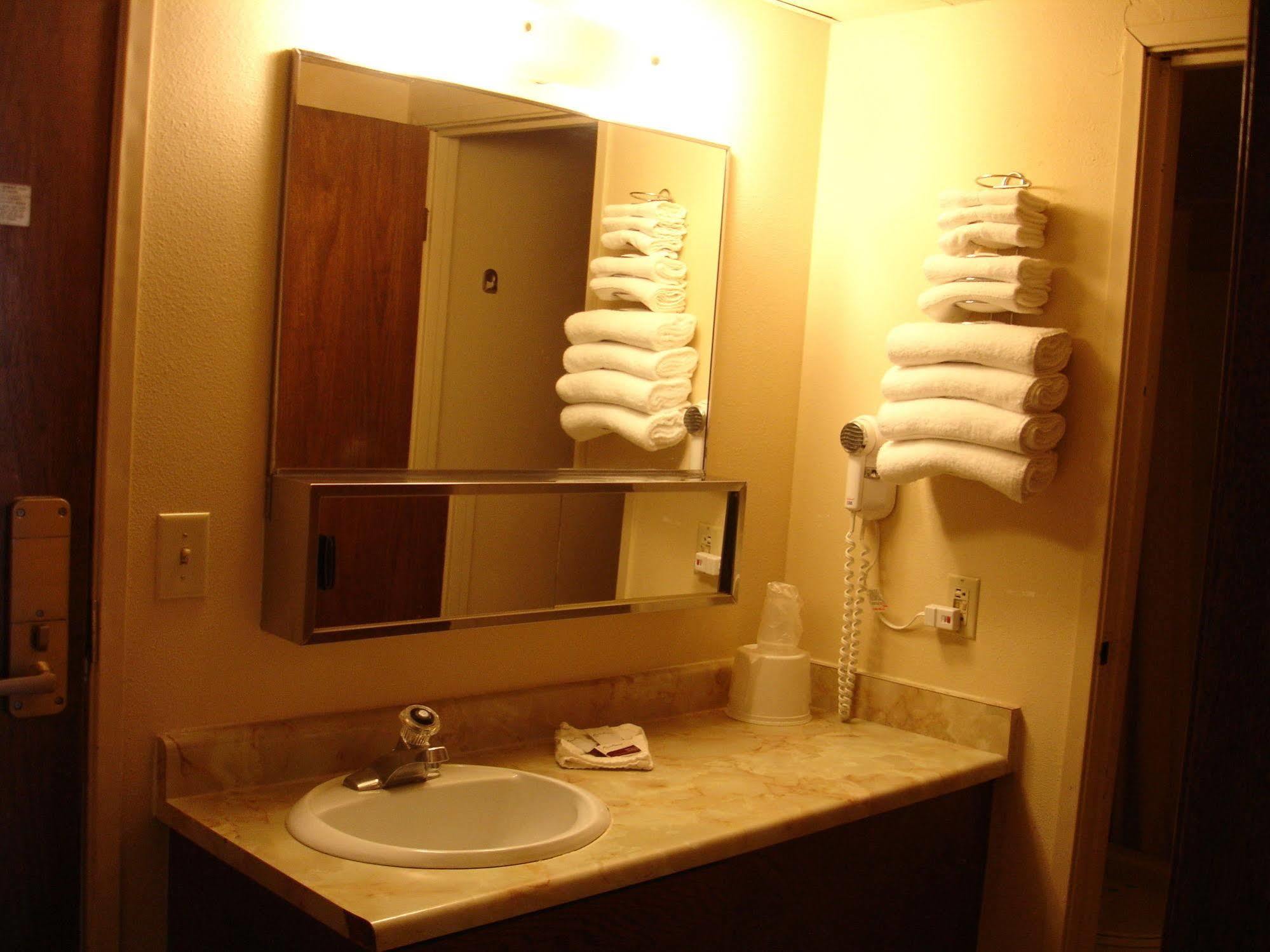 Budget Motel Delta Bagian luar foto